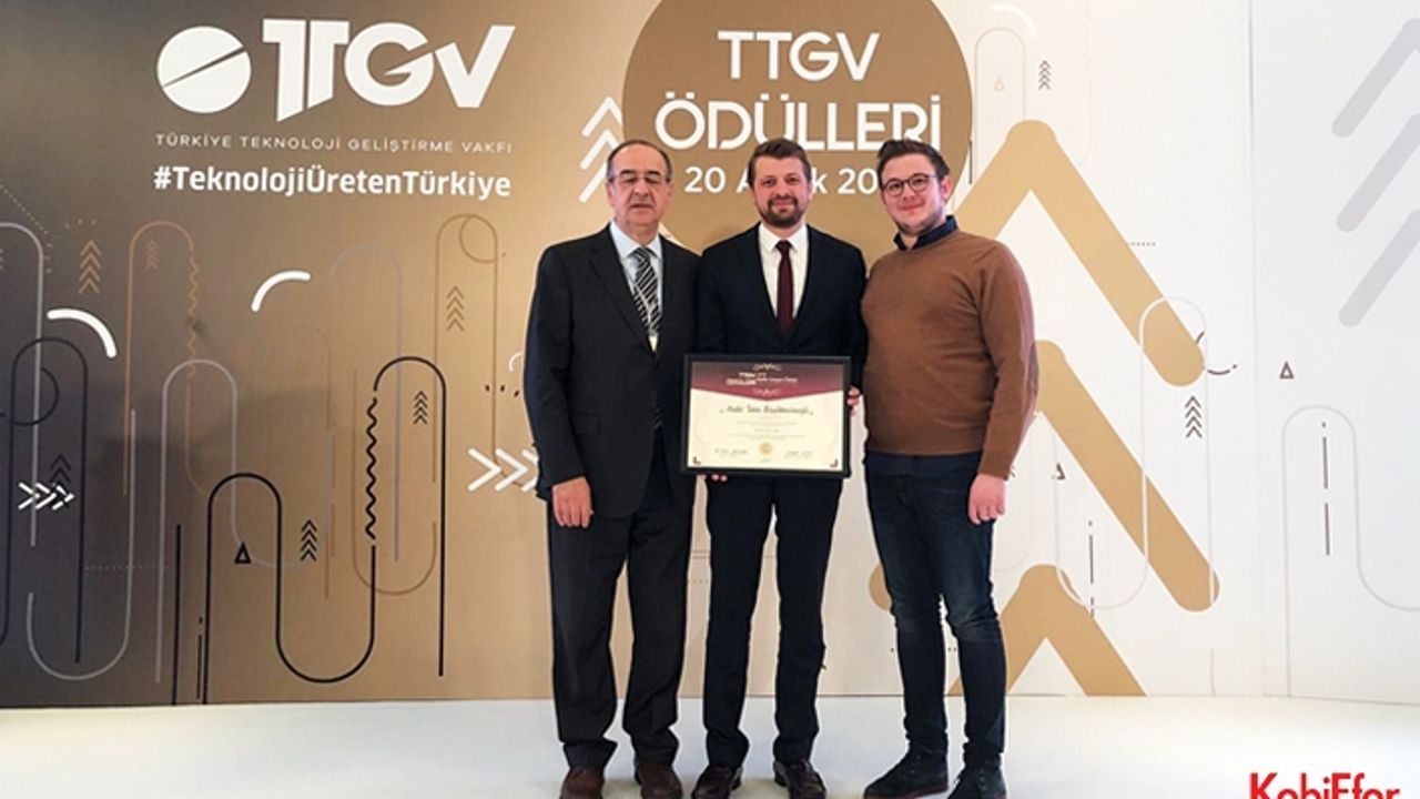 Zade Vital Genel Müdürü Taha Büyükhelvacıgil’e, TTGV’den ödül