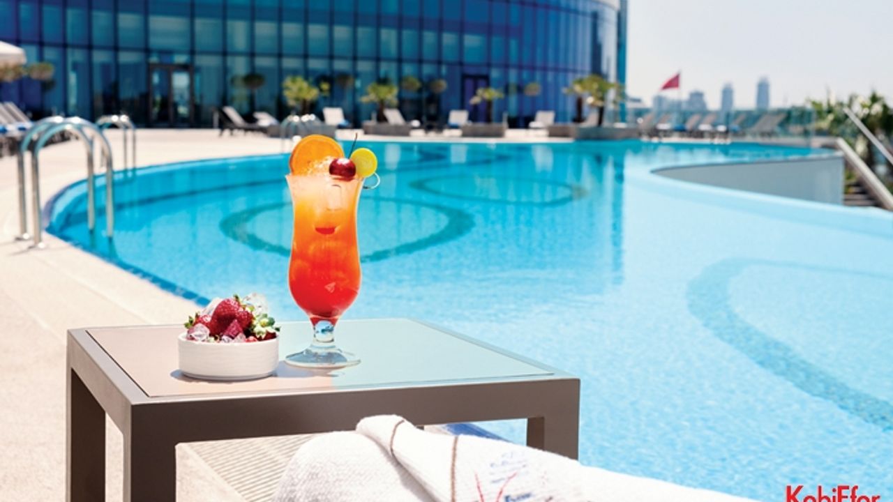 Elite World açık havuzlarıyla tatil keyfine devam