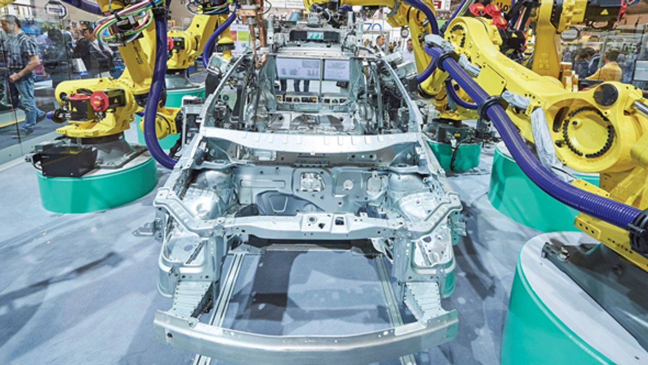 Robotlarla yeni nesil elektrikli otomobiller üretilecek