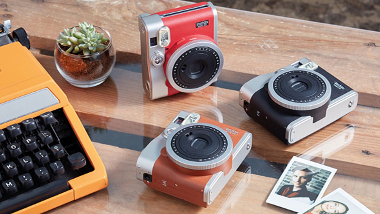 Yeni yıl hediyesi; Kırmızı Instax Mini 90