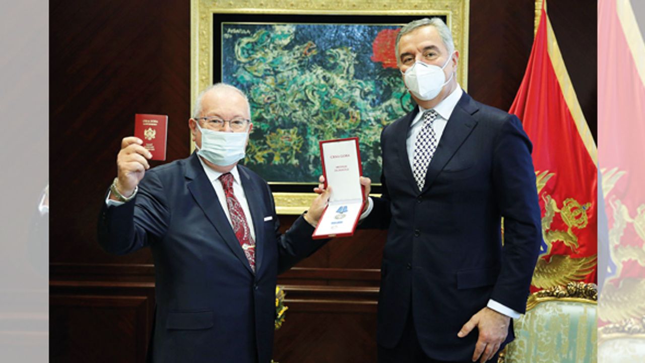 Gazeteci Dr. Akkan Suver’e Karadağ Liyakat Madalyası verildi