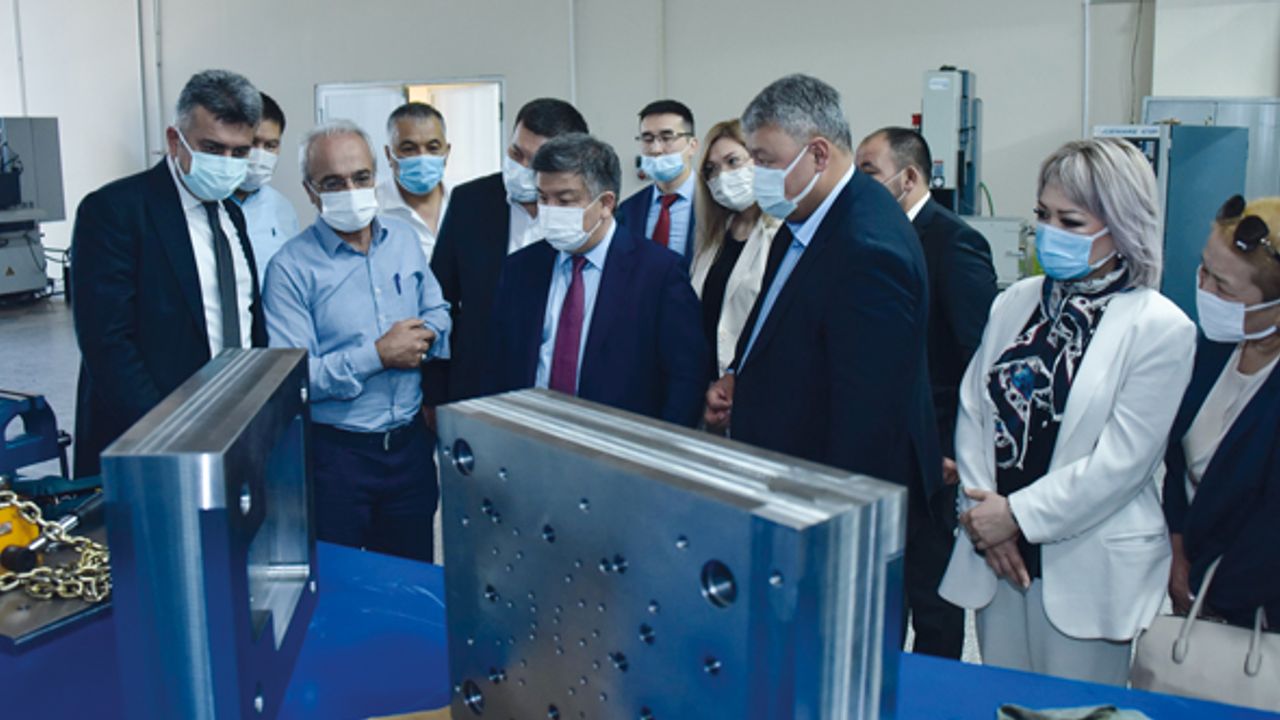 OSTİM modeli Kırgızistan parlamentosuna sunuluyor