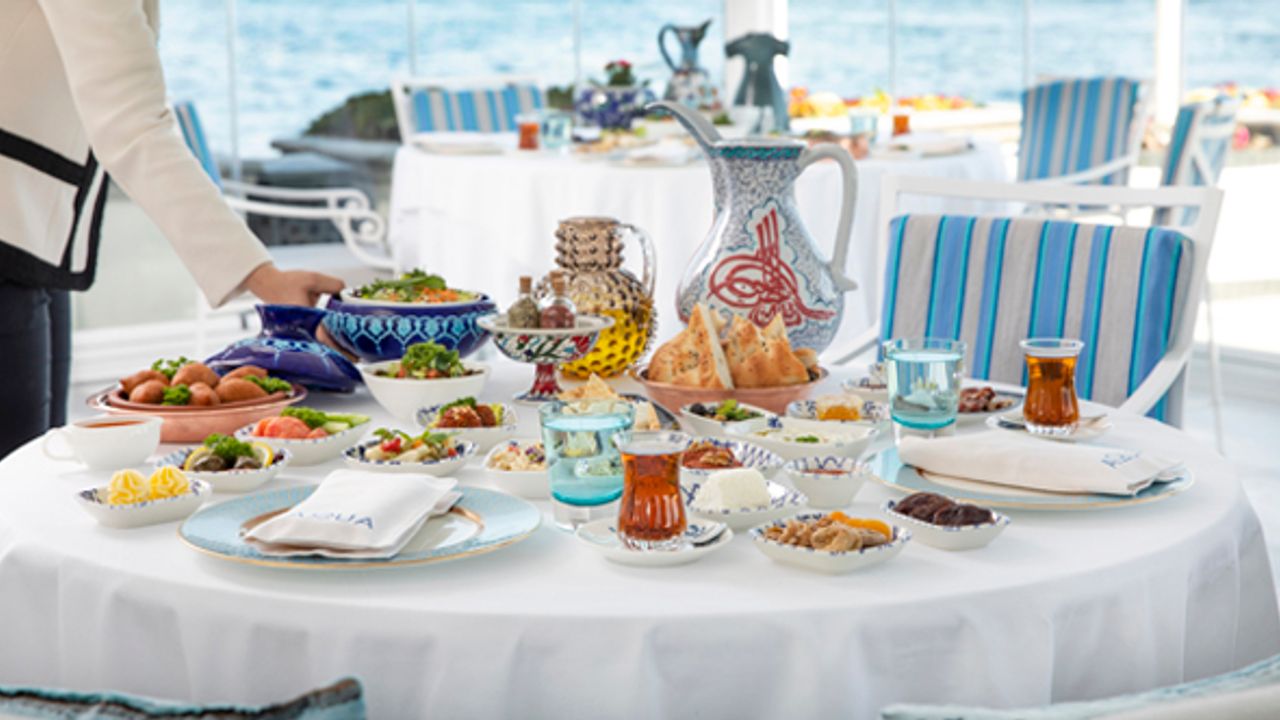 Four Seasons Hotel Bosphorus’da özlenen iftar sofraları