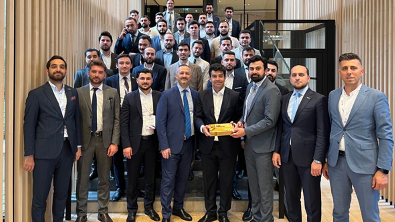 Genç MÜSİAD’lı iş insanları Fransa’da temaslarda bulundu