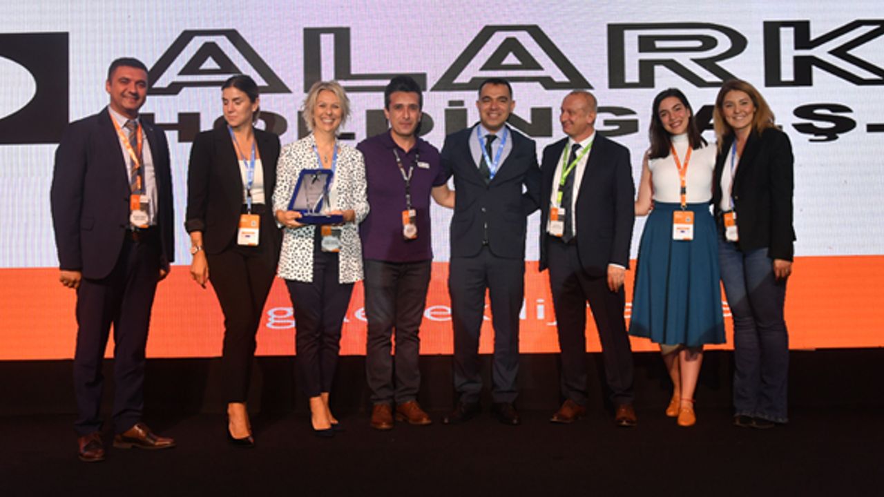 Dijital dönüşüme bütünsel bakış: Digital Experience Summit’22