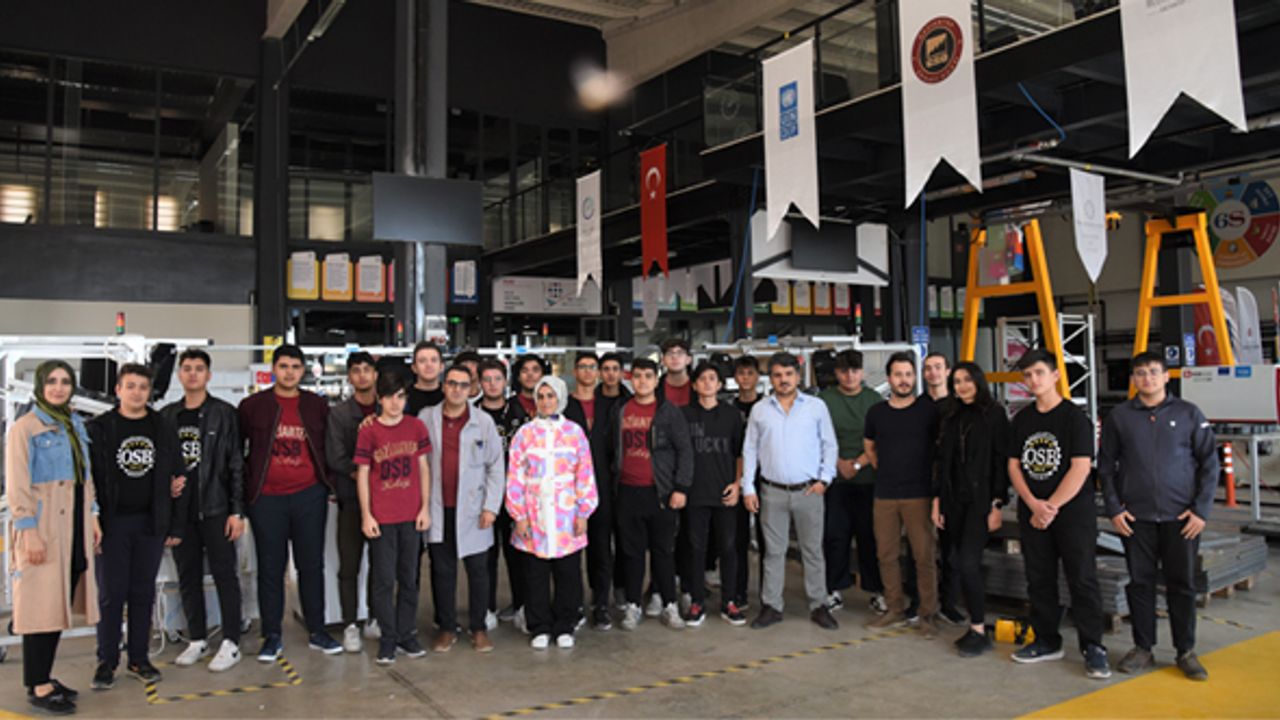 OSB Koleji öğrencileri model fabrikayı gezdi