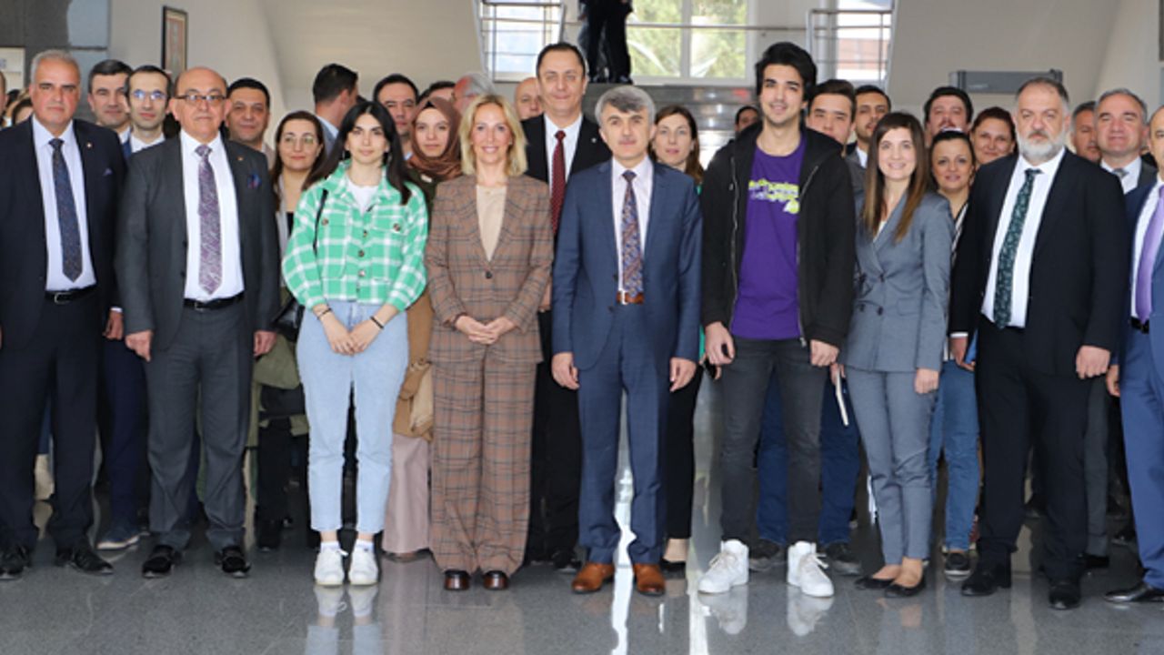 ‘Cumhuriyetimizin 100. Yılında, 100 Mentee-100 Mentor Projesi’