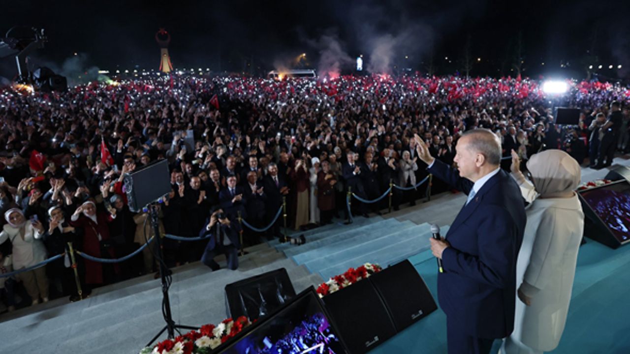Erdoğan yeniden Cumhurbaşkanı; “Kazanan sadece Türkiye’dir”