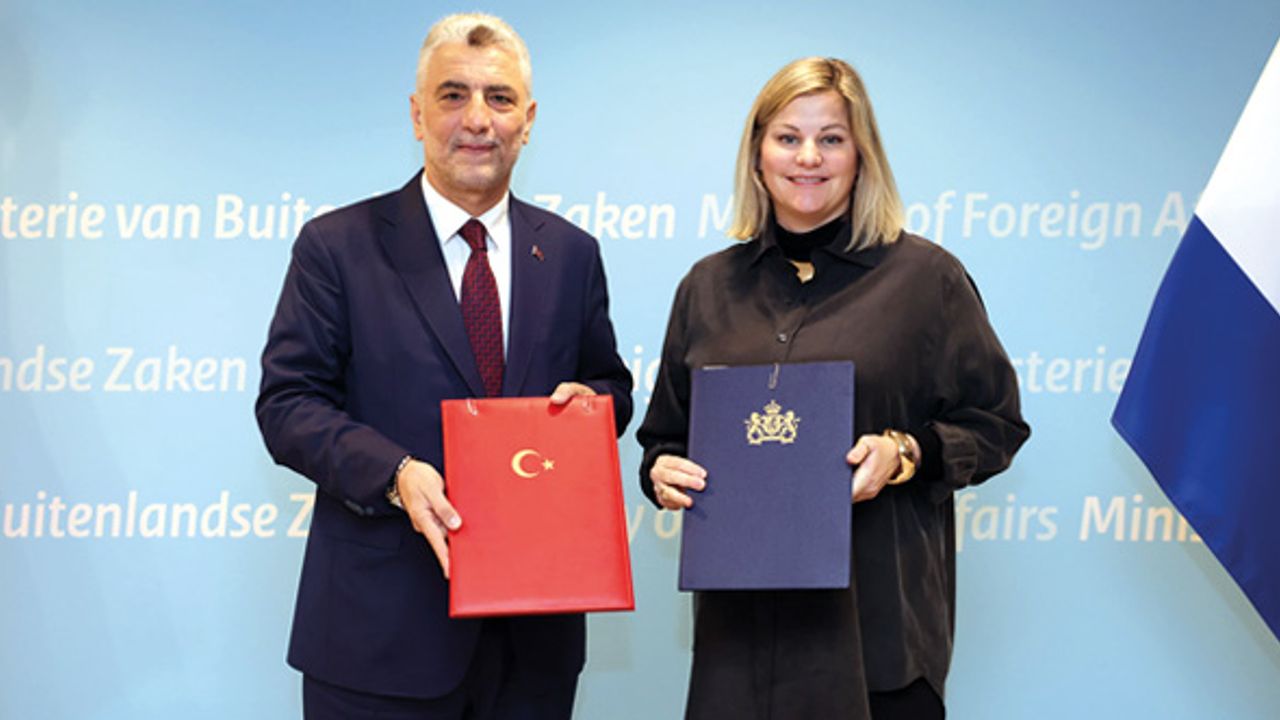 JETCO Protokolü’nü Hollandalı mevkidaşıyla imzaladı