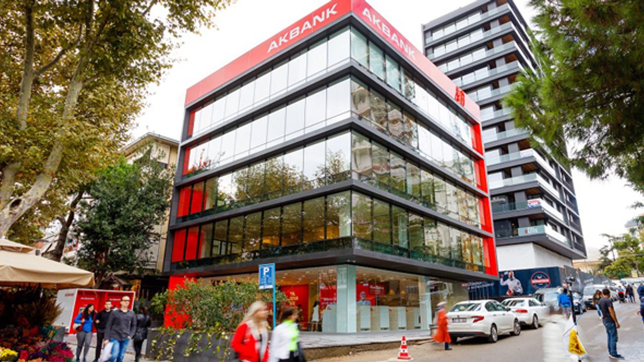 Akbank, gençleri ve kadınları önceliklendiriyor