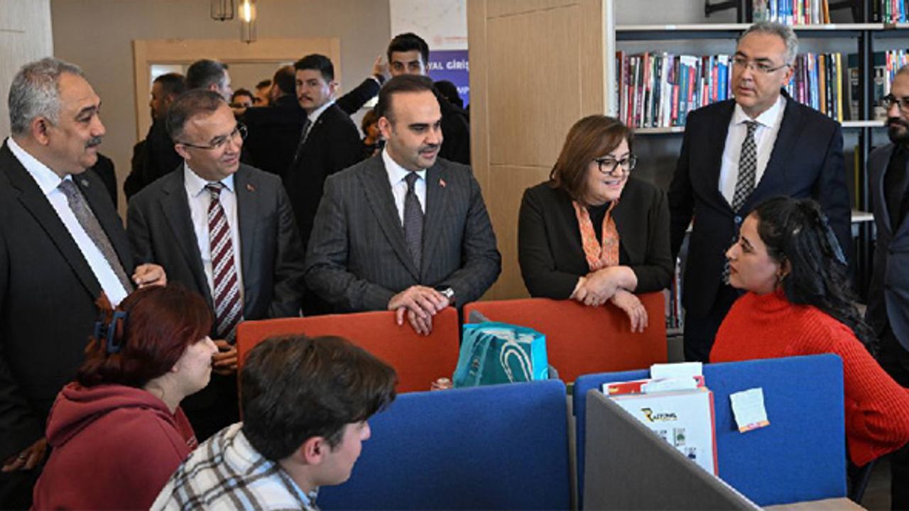 Nurdağı İpekyolu Çarşısı ile Sosyal Girişimcilik Merkezi açıldı