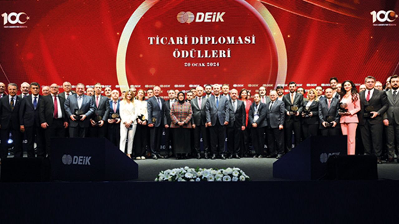 “Türkiye olarak yüzde 4.7 olarak büyümemiz sevindirici”