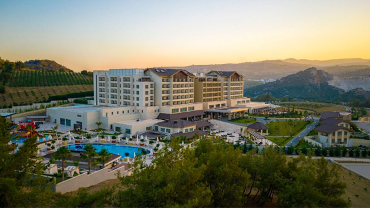 35 havuzu ve aquaparkıyla BN HOTEL