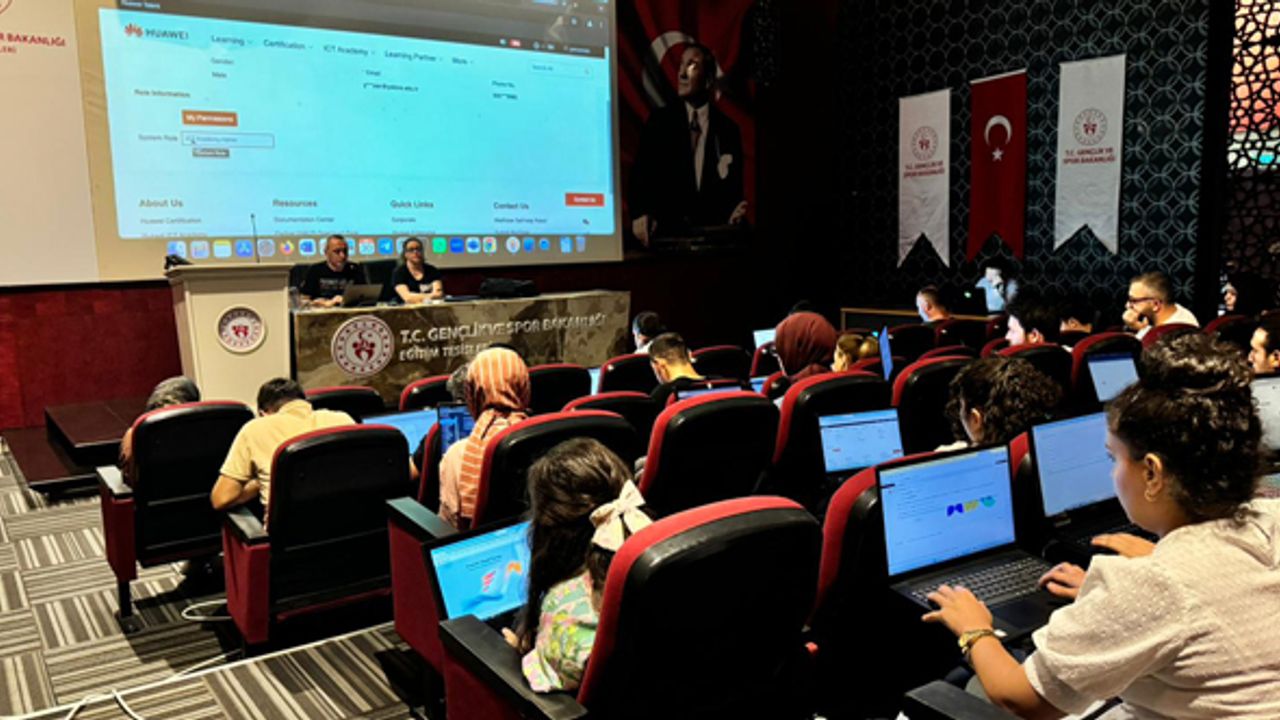 Gençlik ve Spor Bakanlığı eğitmenlerine bilişim eğitimi