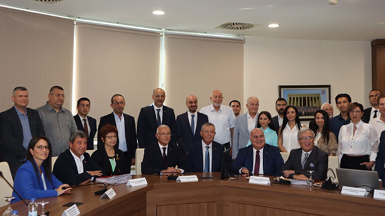 Sanayiye gri yakalı güç geliyor