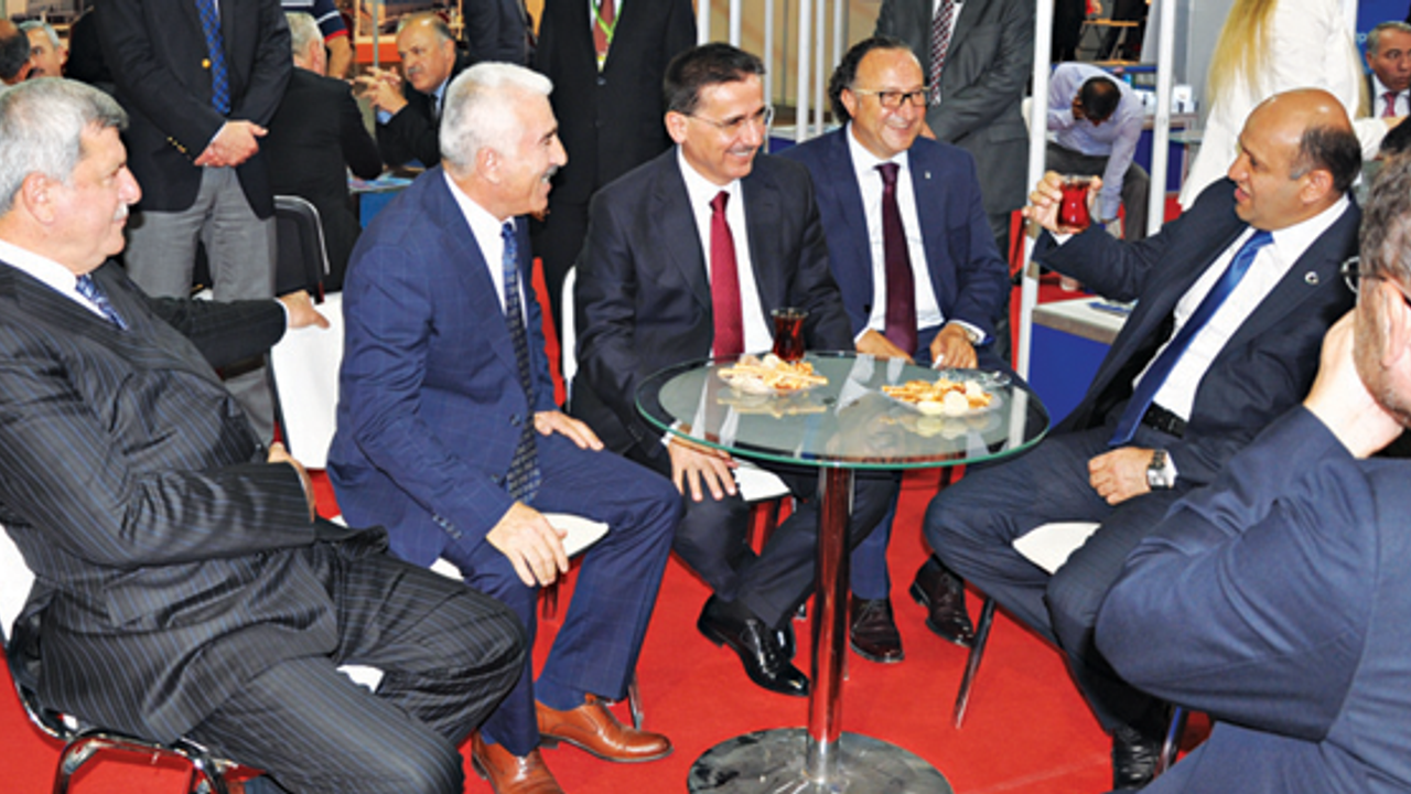 Bakan Işık, Ergaz Bluepet standında çay molası verdi