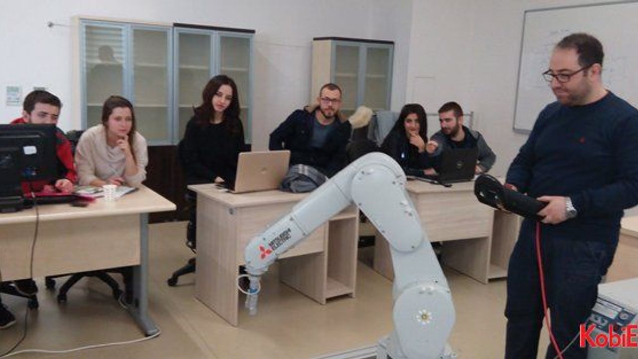 BTÜ’lü mühendis adayları Mitsubishi Electric robotuyla projeler geliştiriyor