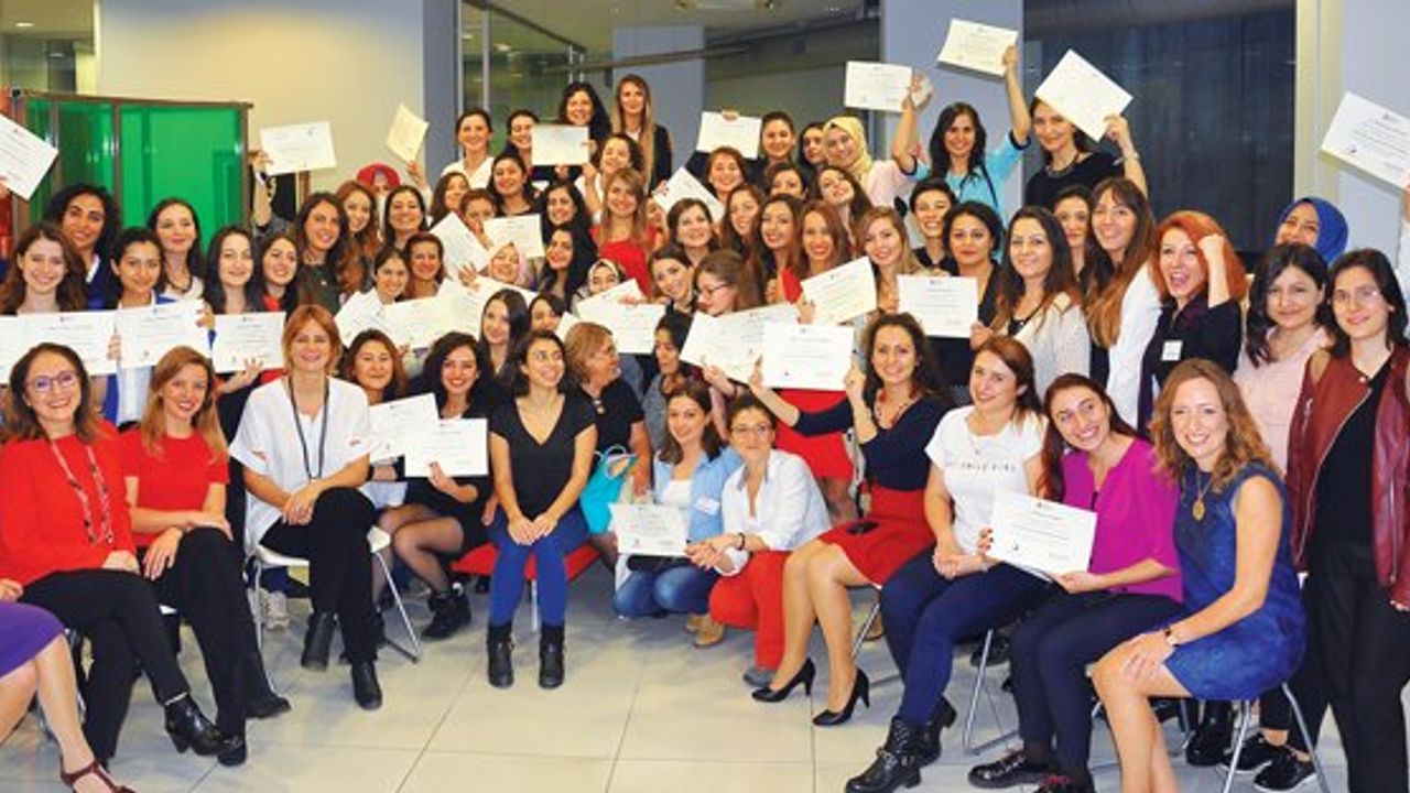 Geleceğin Kadın Liderleri projesi 2015 mezunlarını verdi