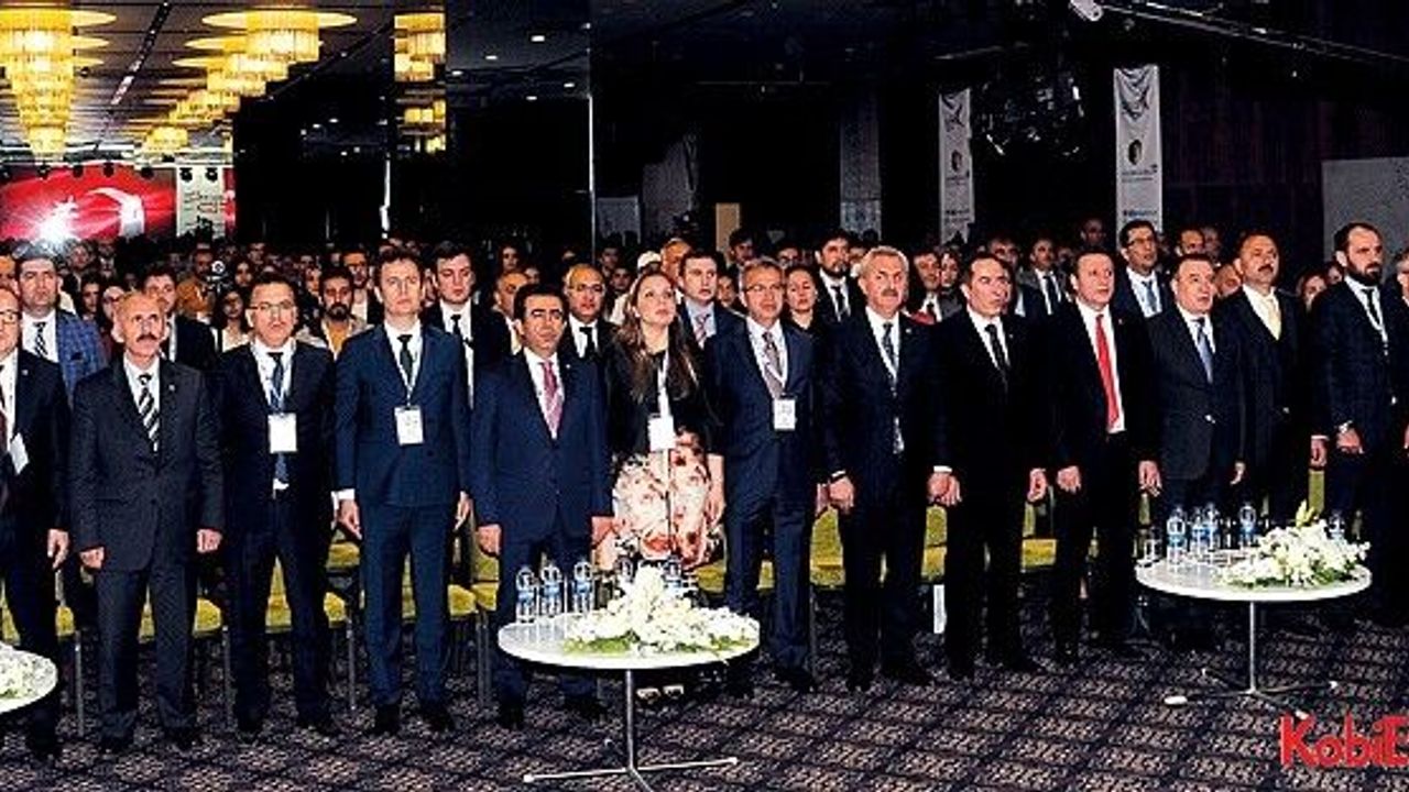 GTÜ 3. Girişimcilik Zirvesi’nde zirvedeki girişimciler deneyimlerini paylaştı “Girişimci Fikirler Dijital Çözümler”