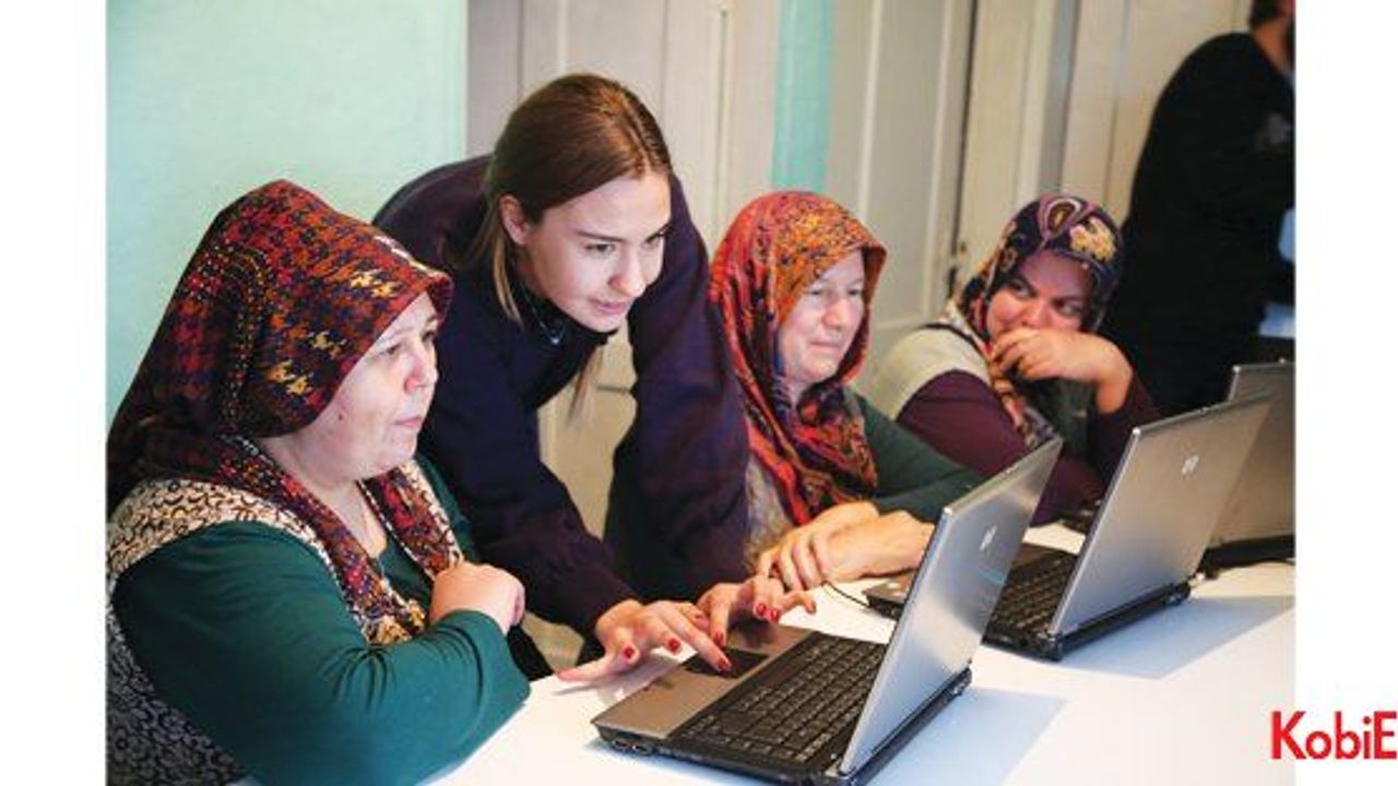Kadınlar Suruç’tan Japonya’ya gelinlik, Sinop’tan Amerika’ya el işi sattı