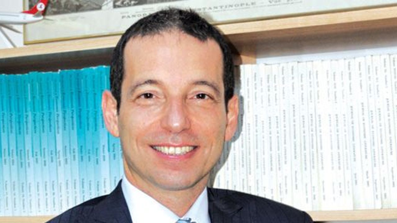 Prof. Dr. Erhan Aslanoğlu: Tersine kürek çekilmez - Marmara Üniversitesi İngilizce İktisat Bölümü Öğretim Üyesi 