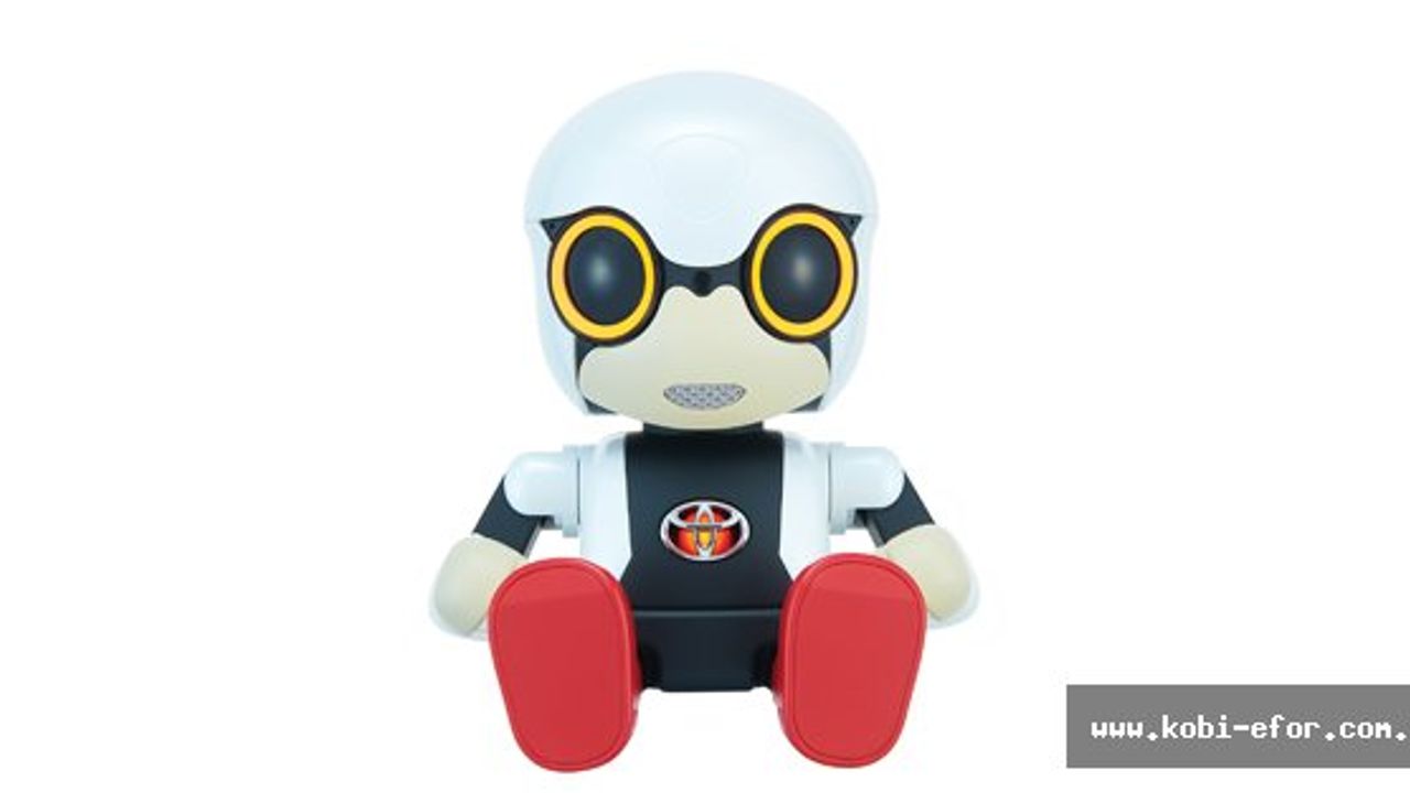 Toyota’nın mini robotu Kirobo insanlarla arkadaşlık ediyor