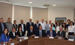 Sanayiye gri yakalı güç geliyor