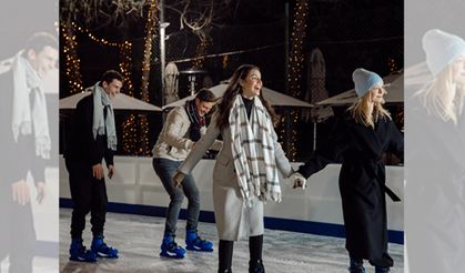 Şehrin kalbinde buz pateni keyfi