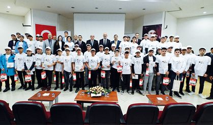 MESS, başarılı öğrencileri ödüllendirildi