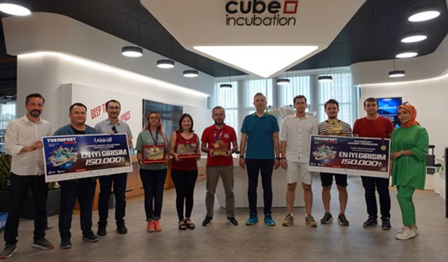 Cube Incubation’un girişimcilerine TEKNOFESTten ödül