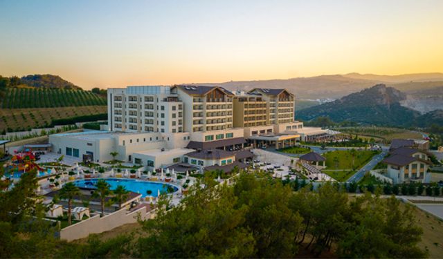 35 havuzu ve aquaparkıyla BN HOTEL
