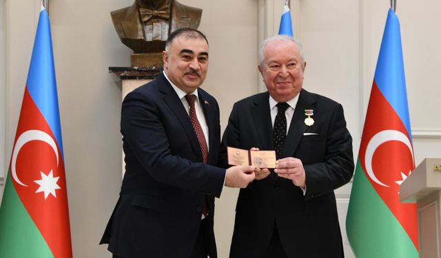 Dr. Akkan Suver’e “Haydar Aliyev 100 Yaşında Madalyası”